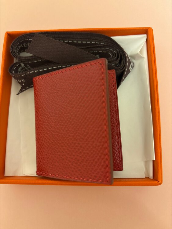 フォトフレーム赤（ブランド財布・小物）の商品画像 - 査定依頼日：2025年1月16日 - 最高査定価格：10,000円