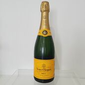 Veuve Clicquot Ponsardin（お酒）の商品画像 - 査定依頼日：2025年8月19日 - 最高査定価格：3,800円