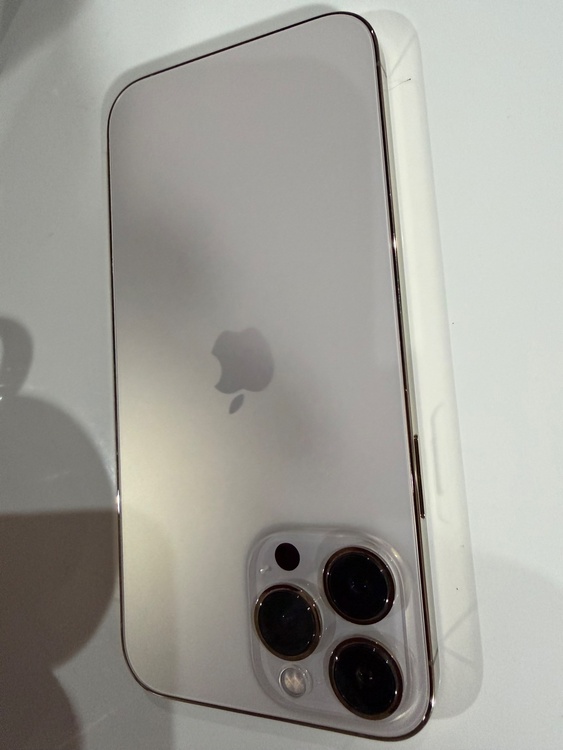 iPhone 13 Pro Max 256GB au（スマホ）の商品画像 - 査定依頼日：2026年1月25日 - 最高査定価格：61,000円