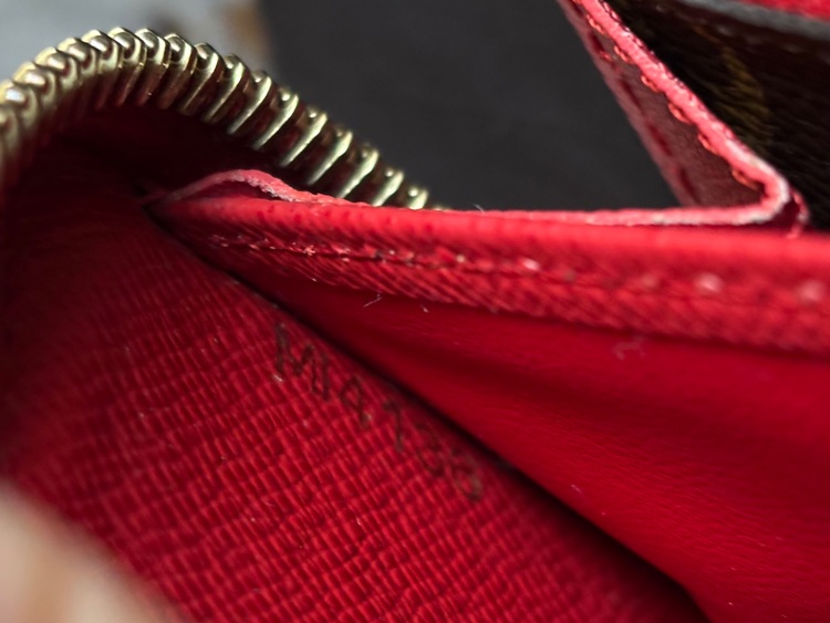 ジッピーウォレット  レティーロ（ブランド財布・小物）の商品画像 - 査定依頼日：2026年1月19日 - 最高査定価格：20,400円