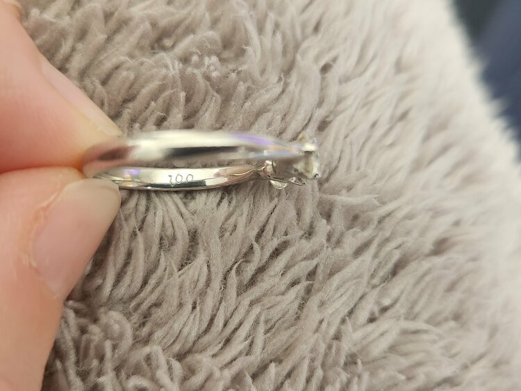 3石指輪（宝石）の商品画像 - 査定依頼日：2025年12月8日 - 最高査定価格：50,000円