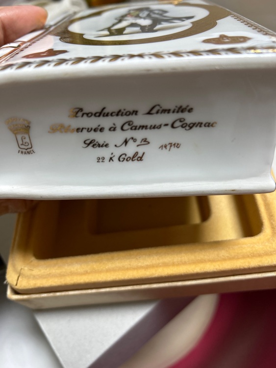 ブランデー カミュ （お酒）の商品画像 - 査定依頼日：2025年6月5日 - 最高査定価格：3,500円