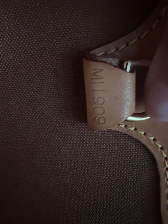 カバン（ブランドバッグ）の商品画像 - 査定依頼日：2025年10月15日 - 最高査定価格：120,000円