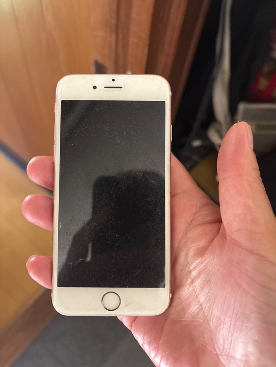 iPhone iPhone 16 128GB au（スマホ）の商品画像 - 査定依頼日：2026年9月1日 - 最高査定価格：80,000円