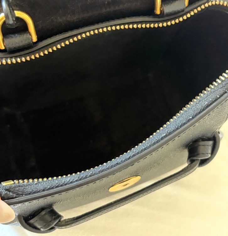 セリーヌ ベルトバッグマイクロ レザー 2WAYハンドバッグ ブラック（ブランドバッグ）の商品画像 - 査定依頼日：2025年12月19日 - 最高査定価格：130,000円