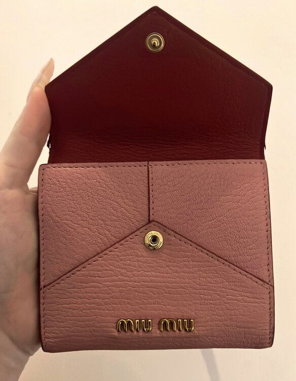 ミュウミュウ  （ブランドバッグ）の商品画像 - 査定依頼日：2025年3月1日 - 最高査定価格：20,000円