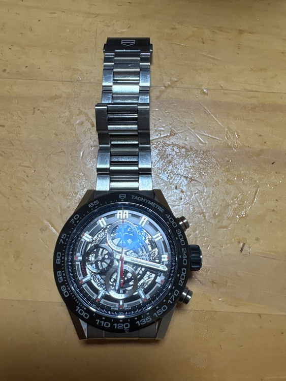 タグホイヤー カレラ car2a1w-dwkq977（高級時計）の商品画像 - 査定依頼日：2026年1月8日 - 最高査定価格：330,000円