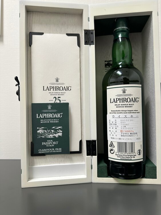 ラフロイグ25年カスクストレングス52%2018年リリース（お酒）の商品画像 - 査定依頼日：2025年4月7日 - 最高査定価格：55,000円