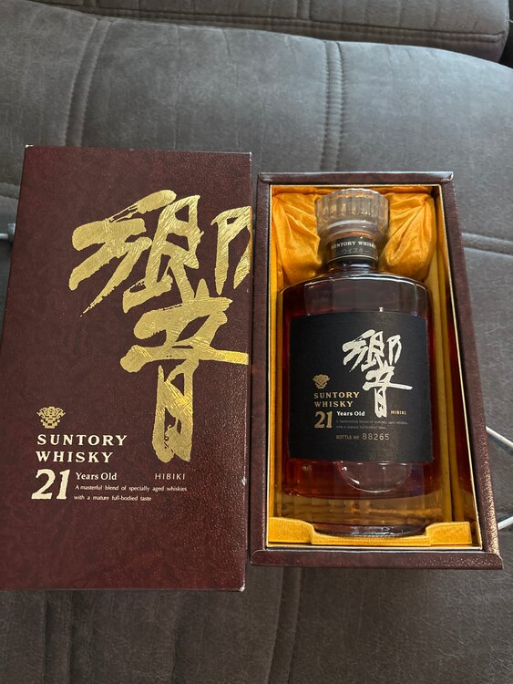 ウイスキー サントリー響 （お酒）の商品画像 - 査定依頼日：2025年2月16日 - 最高査定価格：100,000円