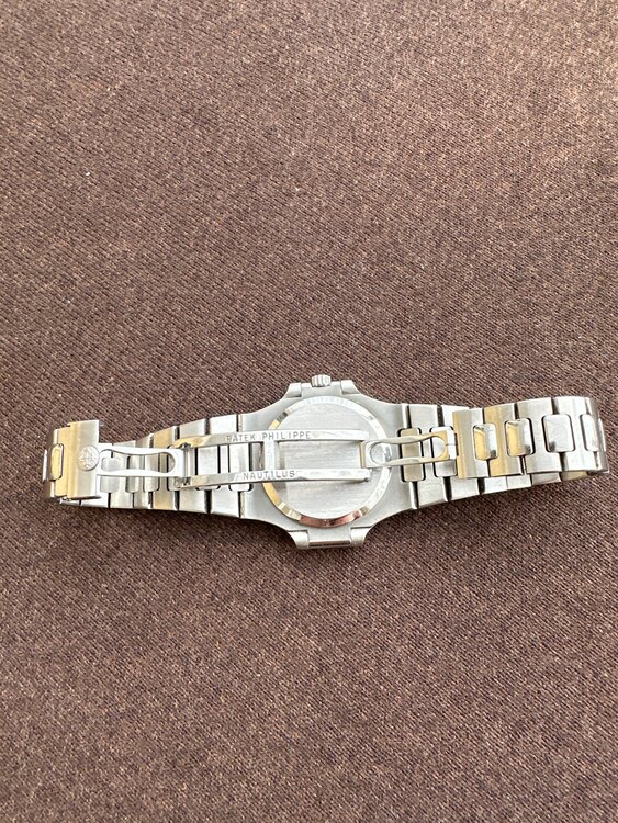 パテックフィリップ ノーチラス （高級時計）の商品画像 - 査定依頼日：2025年4月12日 - 最高査定価格：16,000,000円