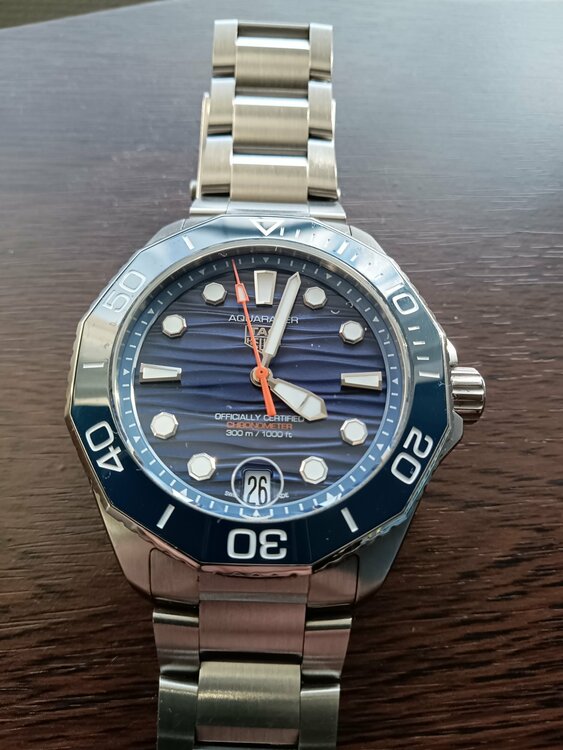 タグホイヤー アクアレーサー NoWBP5111.BA0013（高級時計）の商品画像 - 査定依頼日：2026年1月25日 - 最高査定価格：310,000円