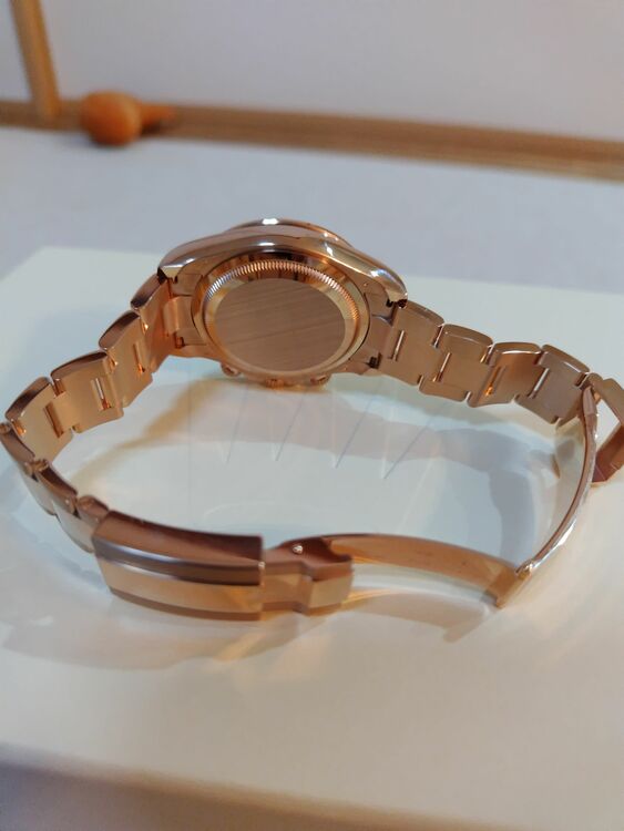 ロレックス デイトナ 126505 ダイヤいり（高級時計）の商品画像 - 査定依頼日：2025年9月12日 - 最高査定価格：8,500,000円