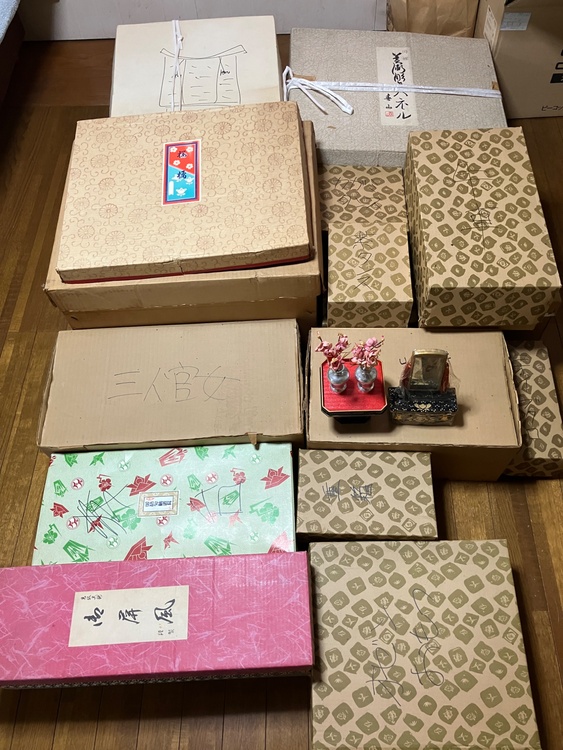 雛人形7段飾り、洋物人形、和物人形（美術品・骨董品）の商品画像 - 査定依頼日：2026年5月13日 - 最高査定価格：100,000円
