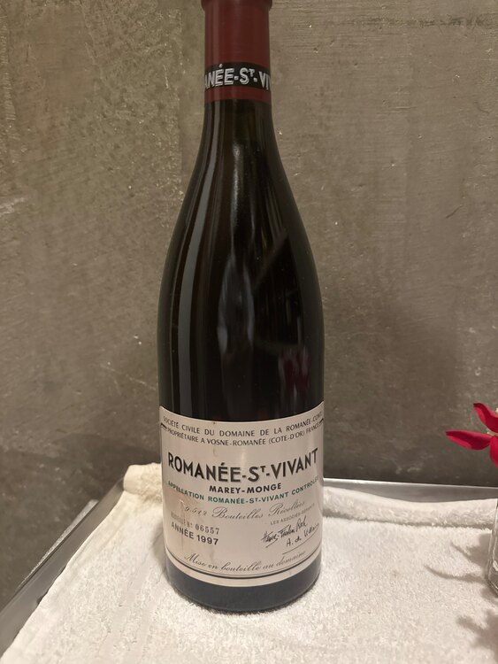 ワイン ロマネ・サン・ヴィヴァン （お酒）の商品画像 - 査定依頼日：2024年12月13日 - 最高査定価格：300,000円