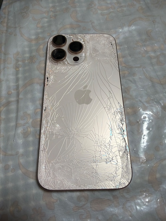 iPhone 16 Pro Max 256GB SIMフリー（スマホ）の商品画像 - 査定依頼日：2026年2月11日 - 最高査定価格：73,000円