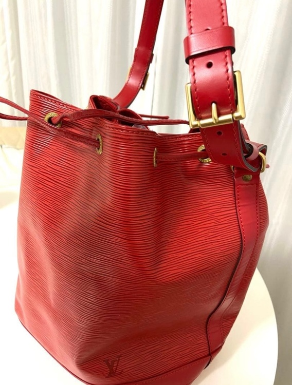 ・ライン：エピ ・モデル：ノエ（Castillan Red） ・カラー：カスティ（ブランドバッグ）の商品画像 - 査定依頼日：2026年4月30日 - 最高査定価格：100,000円