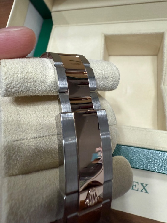 ロレックス GMTマスター 126711CHNr（高級時計）の商品画像 - 査定依頼日：2025年8月22日 - 最高査定価格：2,800,000円