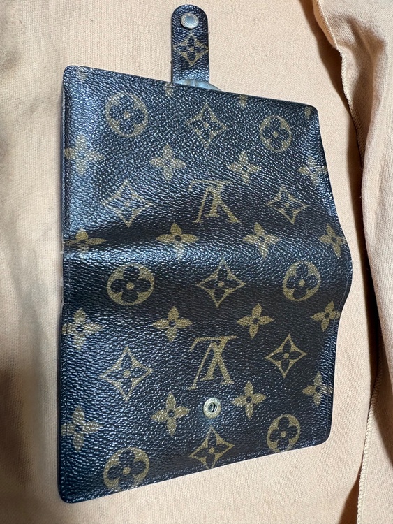 二つ折りがま口財布（ブランド財布・小物）の商品画像 - 査定依頼日：2026年7月28日 - 最高査定価格：4,000円