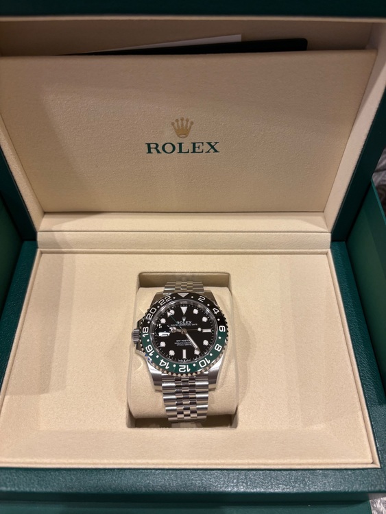 ロレックス GMTマスター 126720VTN（高級時計）の商品画像 - 査定依頼日：2025年10月7日 - 最高査定価格：2,680,000円