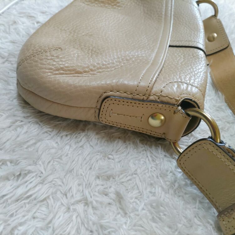 ショルダーバック（ブランドバッグ）の商品画像 - 査定依頼日：2025年6月22日 - 最高査定価格：3,000円