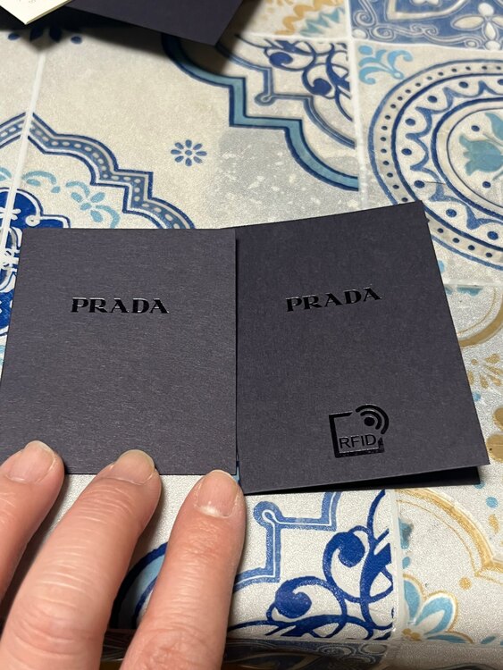 プラダ　財布（ブランド財布・小物）の商品画像 - 査定依頼日：2025年1月28日 - 最高査定価格：30,000円