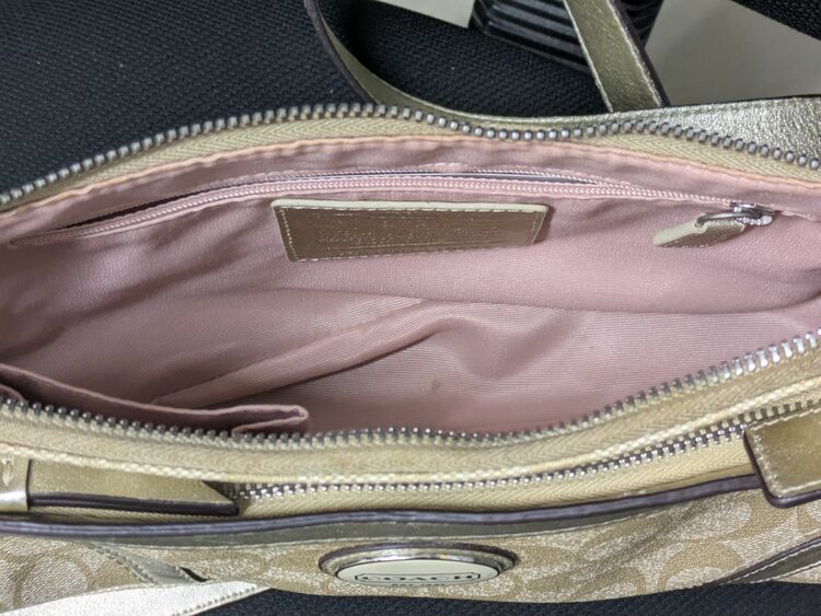 その他 コーチ （ブランドバッグ）の商品画像 - 査定依頼日：2025年9月23日 - 最高査定価格：1,500円