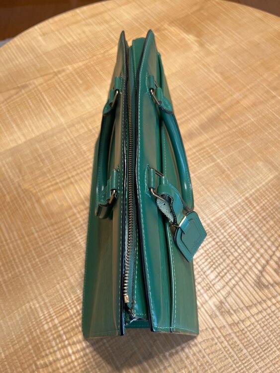 ルイヴィトン エピ （ブランドバッグ）の商品画像 - 査定依頼日：2025年3月22日 - 最高査定価格：25,000円