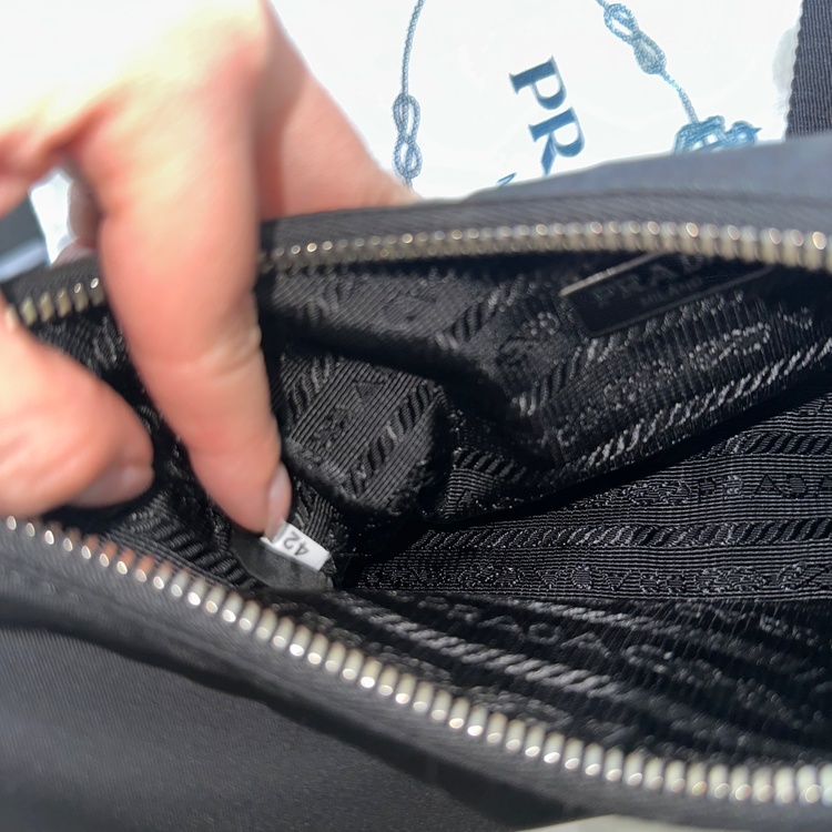 プラダ  （ブランドバッグ）の商品画像 - 査定依頼日：2026年2月17日 - 最高査定価格：160,000円