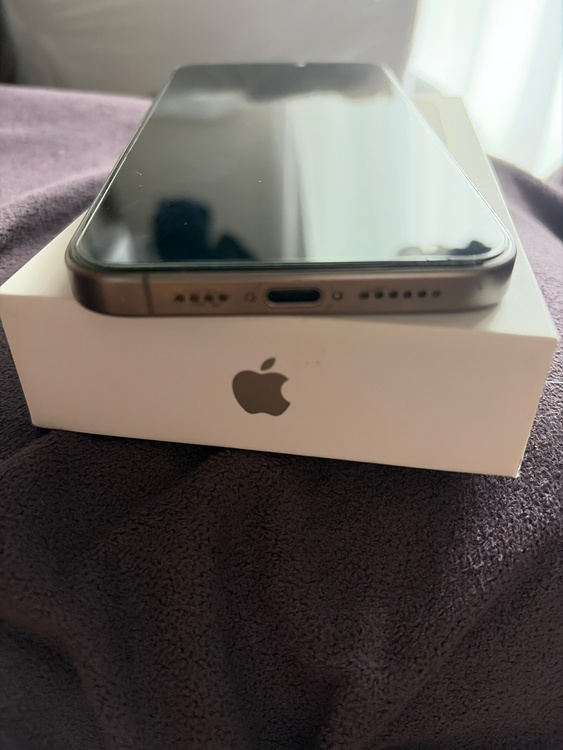 iPhone iPhone 15 Pro Max 256GB SIMフリー（スマホ）の商品画像 - 査定依頼日：2026年5月28日 - 最高査定価格：97,000円