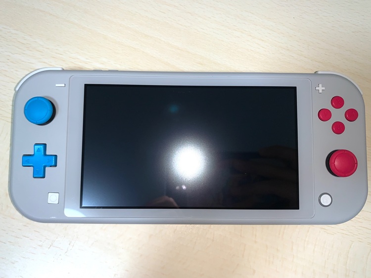 Nintendo Switch Lite本体 ザシアン・ザマゼンタ（ゲーム機本体・ゲームソフト）の商品画像 - 査定依頼日：2022年8月2日 - 最高査定価格：9,000円