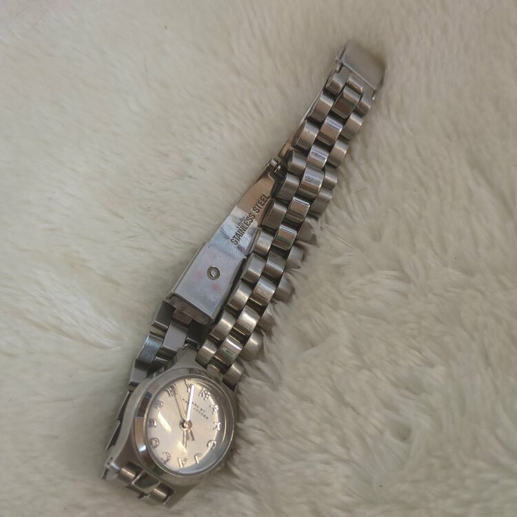 その他 その他 Marc By Marc JacobcのMBM3198（高級時計）の商品画像 - 査定依頼日：2026年2月4日 - 最高査定価格：14,000円