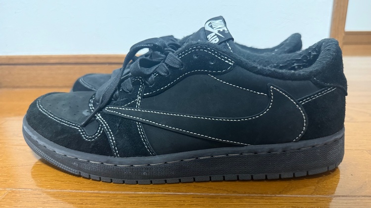 Travis Scott × Air Jordan 1 Low OG SP “B（古着・ファッション）の商品画像 - 査定依頼日：2026年9月27日 - 最高査定価格：25,000円