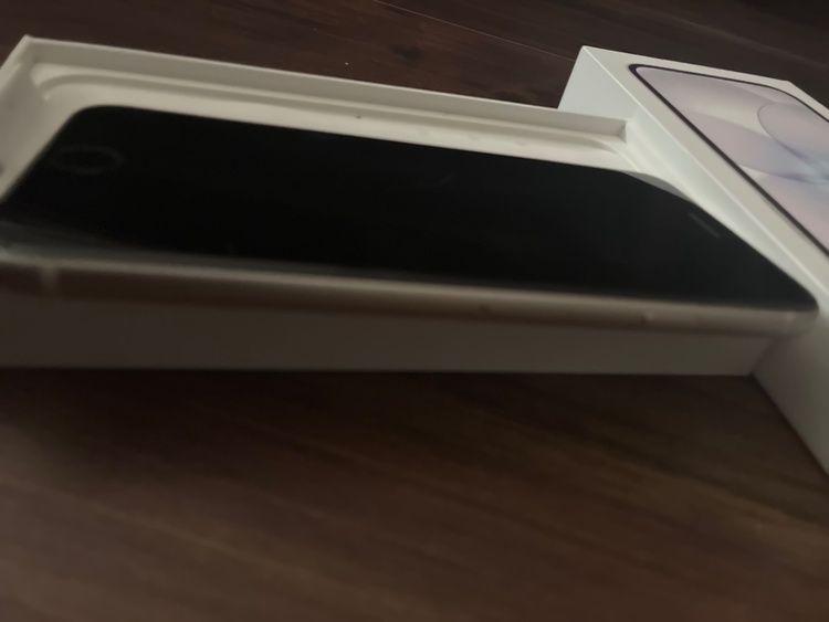 iPhoneSE3（スマホ）の商品画像 - 査定依頼日：2026年3月20日 - 最高査定価格：18,000円