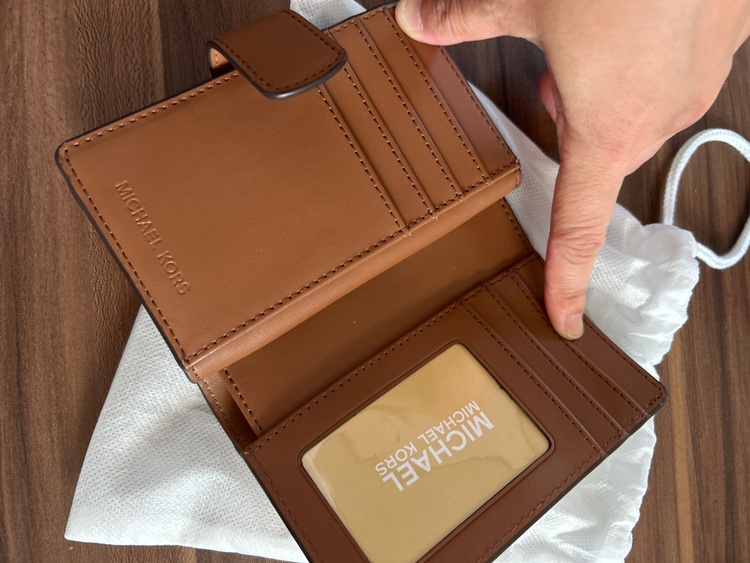 財布（古着・ファッション）の商品画像 - 査定依頼日：2025年9月30日 - 最高査定価格：3,000円