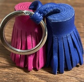 HERMES PARIS カルメン キーホルダー タッセル ピンク ブルー（古着・ファッション）の商品画像 - 査定依頼日：2025年11月13日 - 最高査定価格：100,000円
