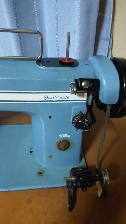 ＳＩＮＧＥＲ188U型ミシン台セット（家電）の商品画像 - 査定依頼日：2023年12月5日 - 最高査定価格：4,000円