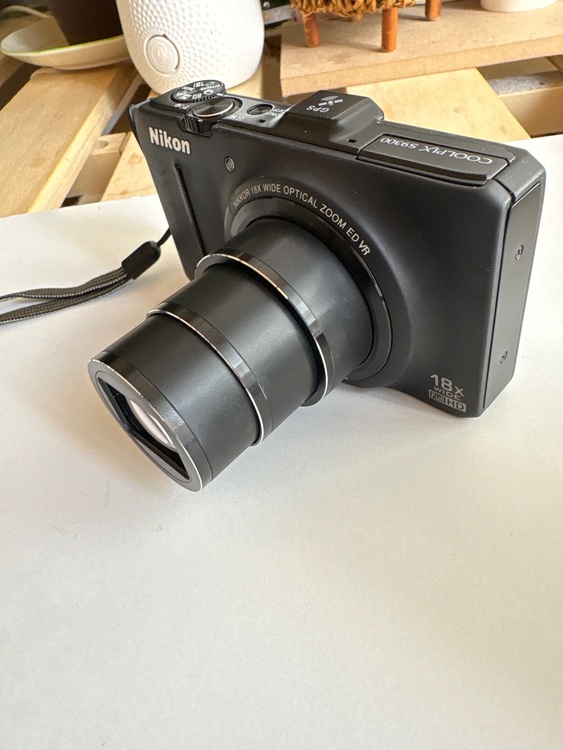 Nikon COOLPIX S9300 18☓WIDE FullHD（カメラ）の商品画像 - 査定依頼日：2025年10月17日 - 最高査定価格：20,000円
