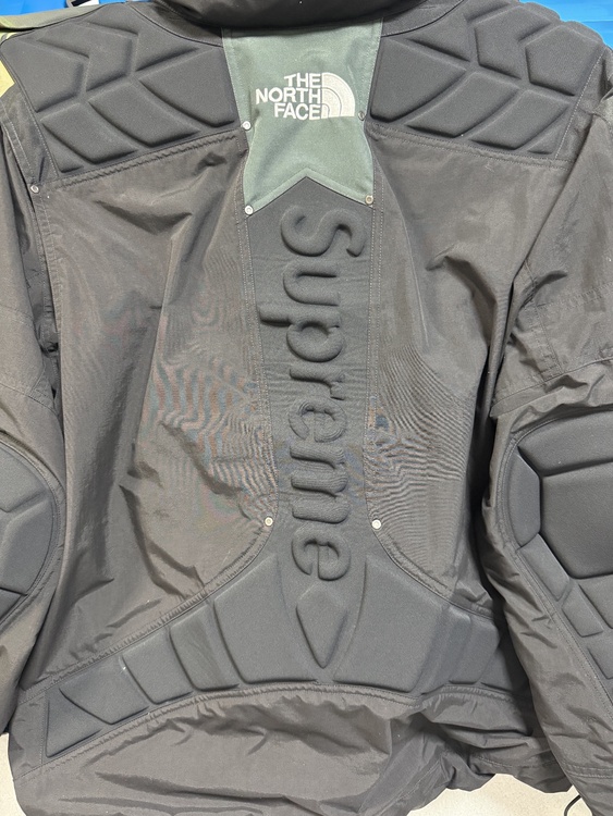 supreme northfaceコラボgore texスティープテック（古着・ファッション）の商品画像 - 査定依頼日：2026年8月12日 - 最高査定価格：20,000円