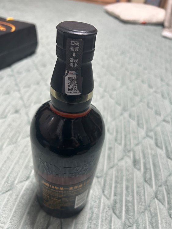 山崎18年　箱、ラベルスレあり。中国QRコードが綺麗に剥がれない。（お酒）の商品画像 - 査定依頼日：2026年9月8日 - 最高査定価格：50,000円