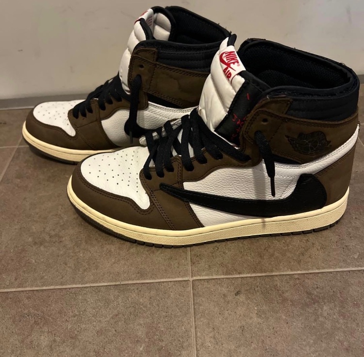Travis Scott × Nike Air Jordan 1 High（古着・ファッション）の商品画像 - 査定依頼日：2026年9月26日 - 最高査定価格：45,000円