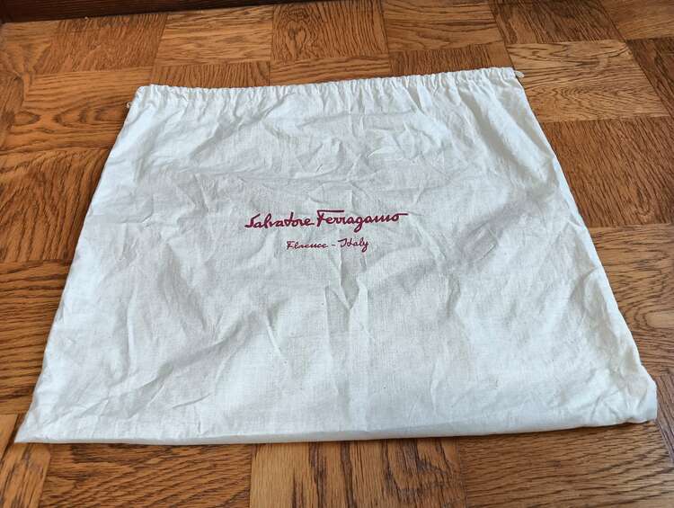 フェラガモ  （ブランドバッグ）の商品画像 - 査定依頼日：2025年4月23日 - 最高査定価格：7,000円