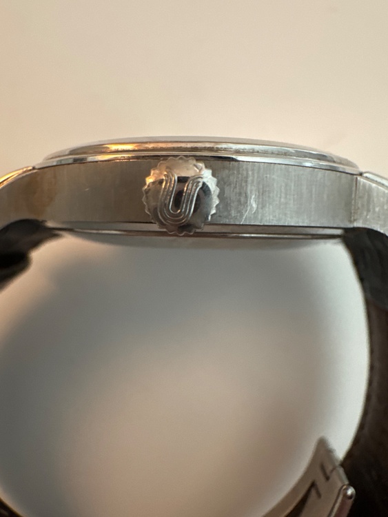 その他 その他 ユニバーサルジュネーブ862.16（高級時計）の商品画像 - 査定依頼日：2026年3月16日 - 最高査定価格：60,000円