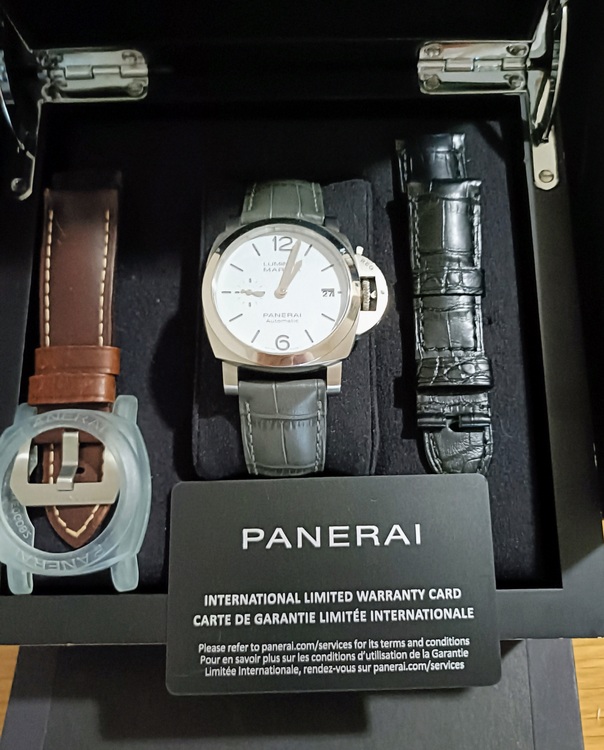 ルミノールマリーナ　クアランタ　白（高級時計）の商品画像 - 査定依頼日：2025年7月15日 - 最高査定価格：740,000円