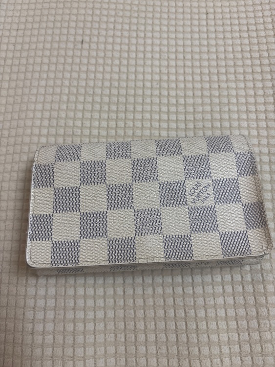 二つ折り財布（ブランドバッグ）の商品画像 - 査定依頼日：2025年7月4日 - 最高査定価格：10,000円