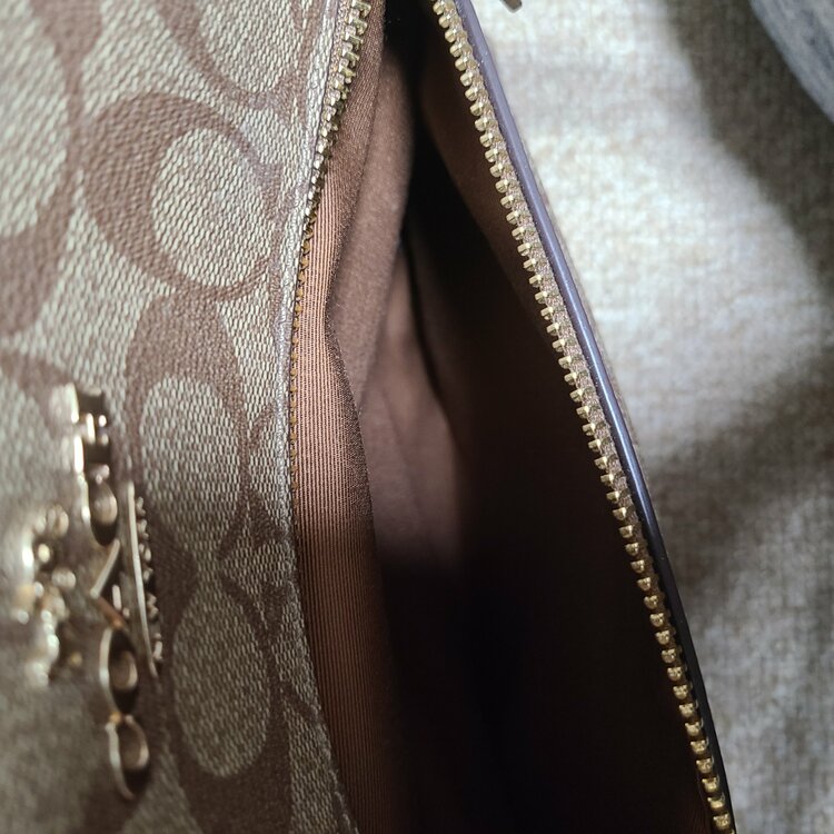 コーチ（ブランドバッグ）の商品画像 - 査定依頼日：2026年2月11日 - 最高査定価格：4,000円