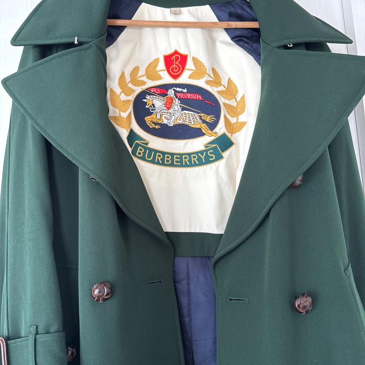 「BURBERRY バーバリー ウール ダブルブレスト ロングコート ダークグリーン（古着・ファッション）の商品画像 - 査定依頼日：2026年9月28日 - 最高査定価格：6,000円