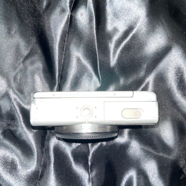 ミラーレス一眼（カメラ）の商品画像 - 査定依頼日：2025年10月15日 - 最高査定価格：30,000円