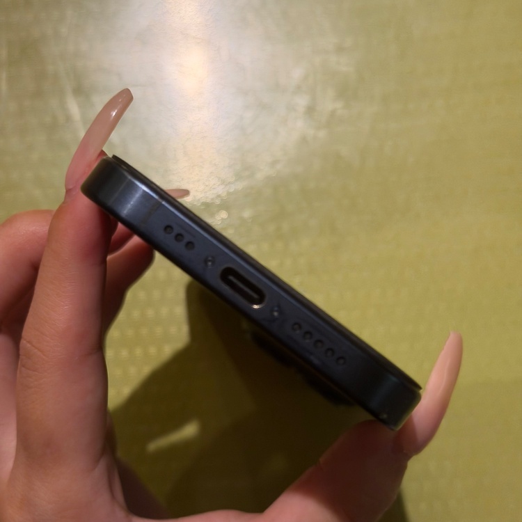 iPhone iPhone 15 Pro 256GB SIMフリー（スマホ）の商品画像 - 査定依頼日：2026年9月25日 - 最高査定価格：83,000円