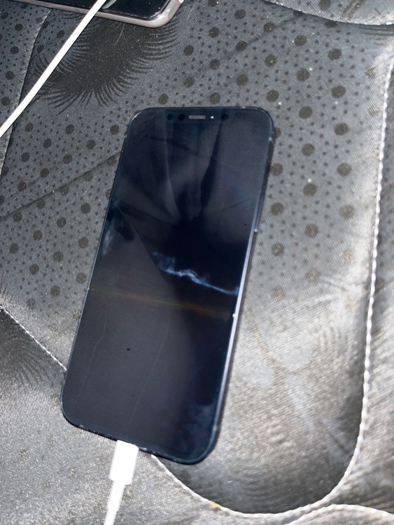 iPhone iPhone 12 128GB au（スマホ）の商品画像 - 査定依頼日：2026年6月29日 - 最高査定価格：23,000円