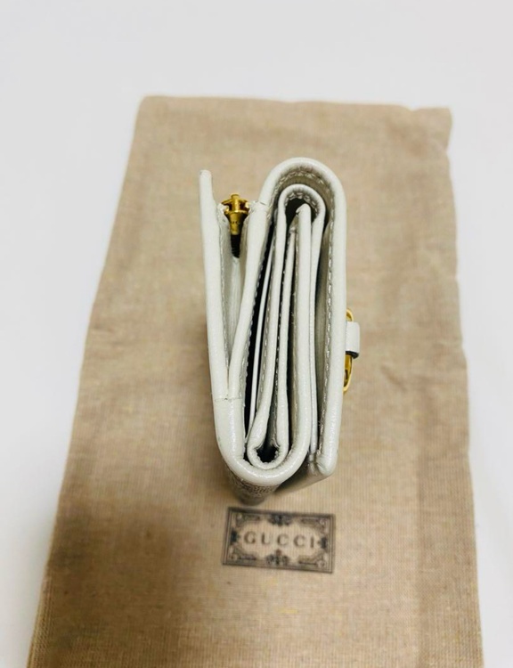 三つ折り財布（ブランド財布・小物）の商品画像 - 査定依頼日：2026年4月18日 - 最高査定価格：17,000円